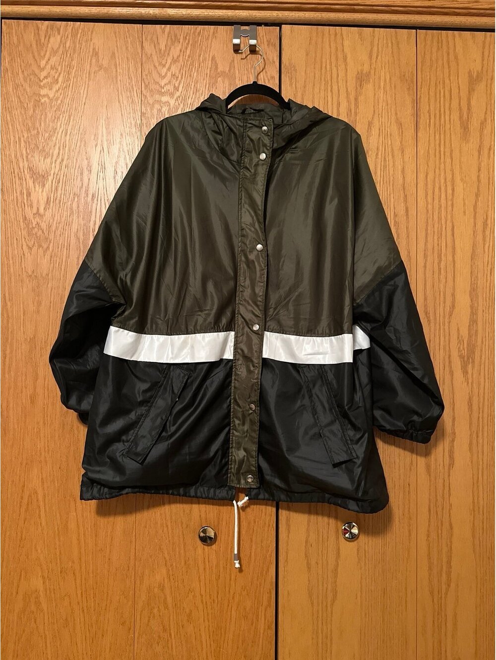 Women’s windbreaker